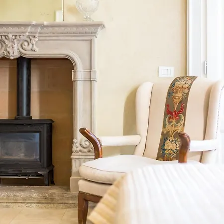 White Lilac Romantic - Adults Only Bed and Breakfast