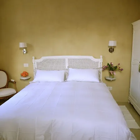 White Lilac Romantic - Adults Only Bed and Breakfast