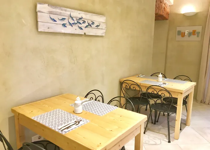 לינה וארוחת בוקר White Lilac Romantic - Adults Only ארונה